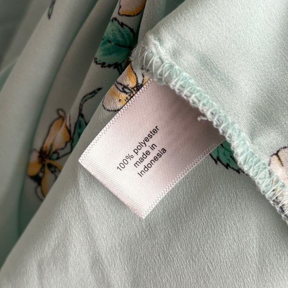 Lane Bryant Blue Floral Ruffle Sleeve V-Neck Blouse Top Size 18/20 - Picture 6 of 7